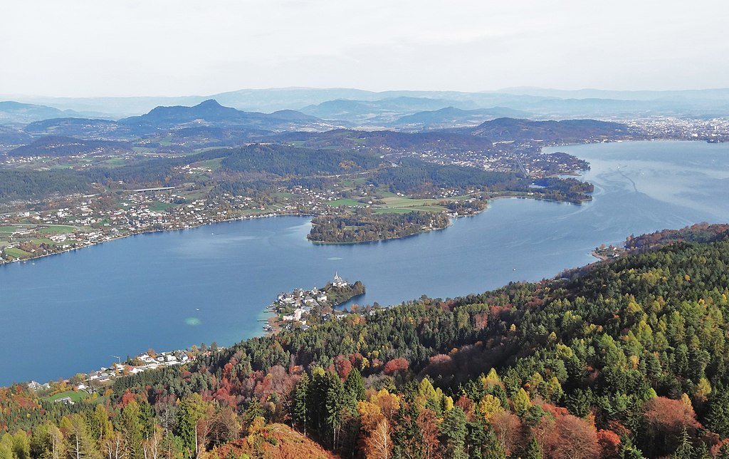 Blick_vom_Pyramidenkogel_über_den_Wörthersee