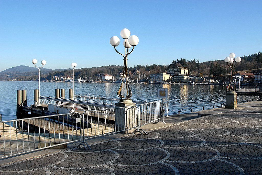 Velden_Seepromenade_Schiffanlegestelle